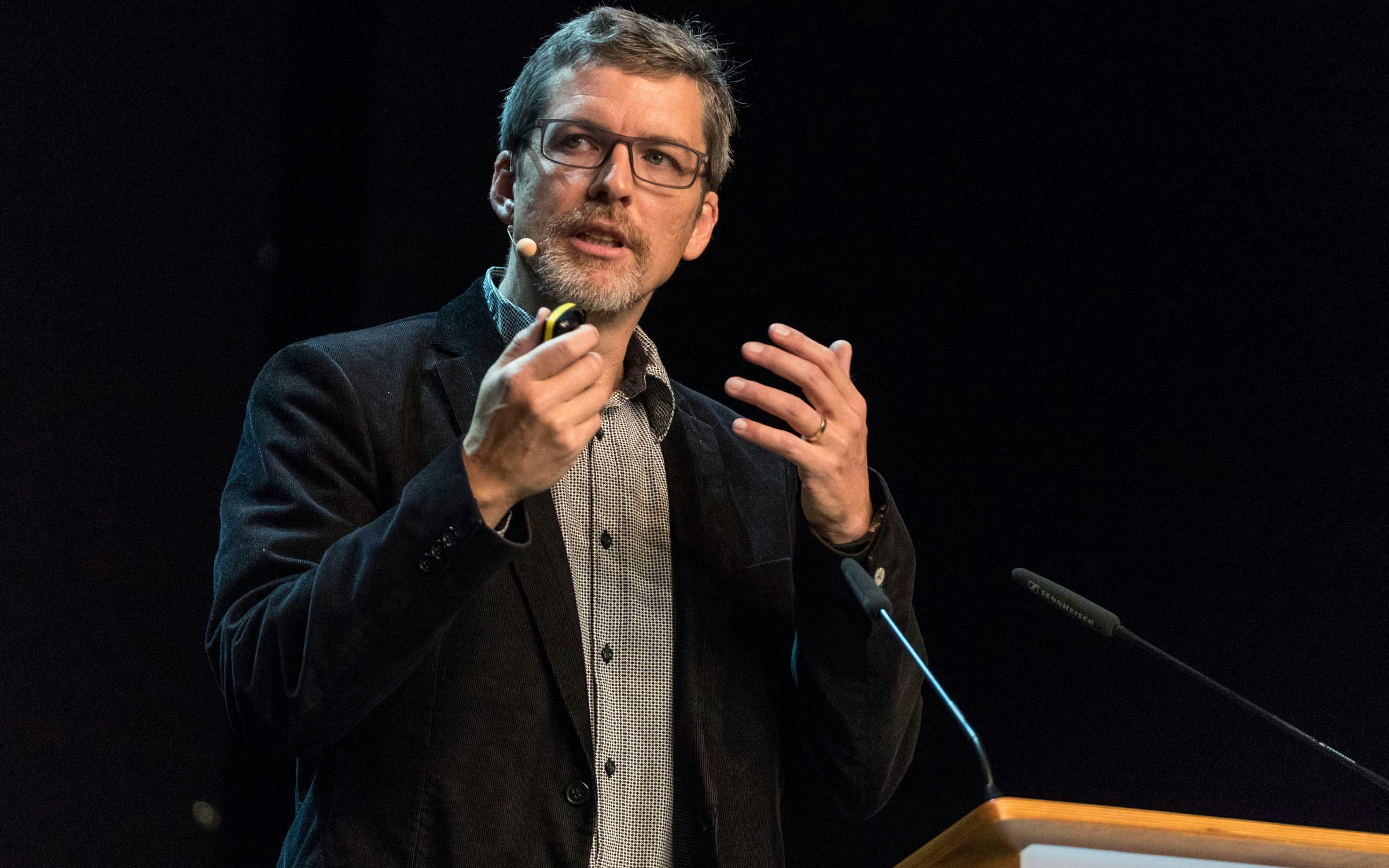 Trainerherbsttagung Magglingen 2017: Prof. Dr. Daniel Erlacher, Universität Bern, Institut für Sport und Sportwissenschaft, spricht zum Thema Bedeutung des Schlafes im Leistungs- und Spitzensport.

Foto: BASPO / Daniel Käsermann
