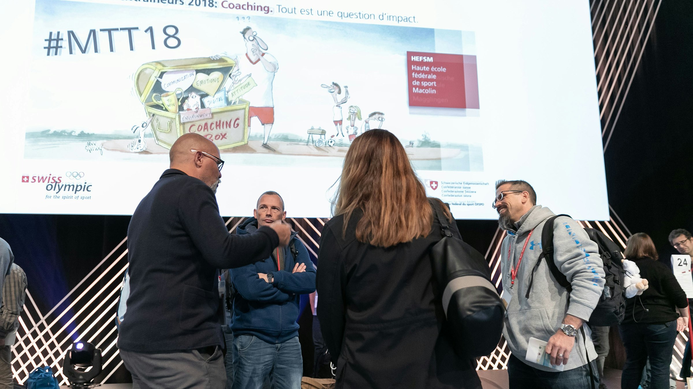 Die Teilnehmer besprechen zum Auftakt der Tagung einen konkreten Fall, um gemeinsam Lösungsansätze für ein Coaching der Athletin zu finden.
Foto: BASPO / Ueli Känzig