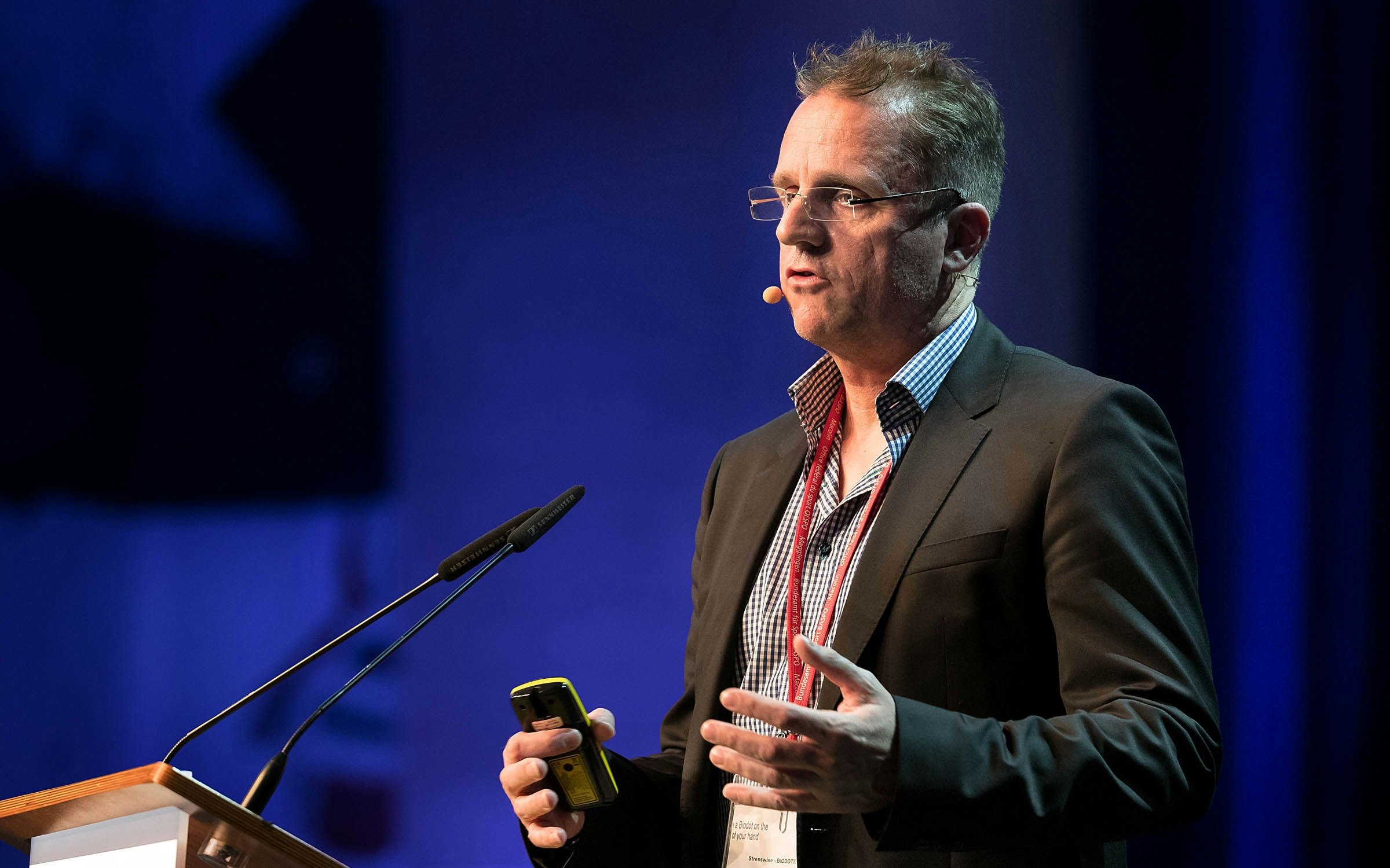 Trainerherbsttagung Magglingen 2017: Prof. Dr. med. Tim Meyer, Universität des Saarlandes, Institut für Sport und Präventivmedizin, Mannschaftsarzt der deutschen Fussball-Nationalmannschaft, spricht zum Thema Monitoring von Ermüdung und Regeneration im Leistungssport. Foto: BASPO / Ueli Känzig