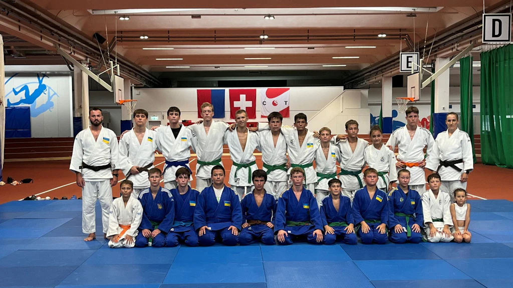 Ukrainische Judokas ins CST Nationale Jugendsportzentrum Tenero eingeladen vom BASPO und EDA im Gruppenbild