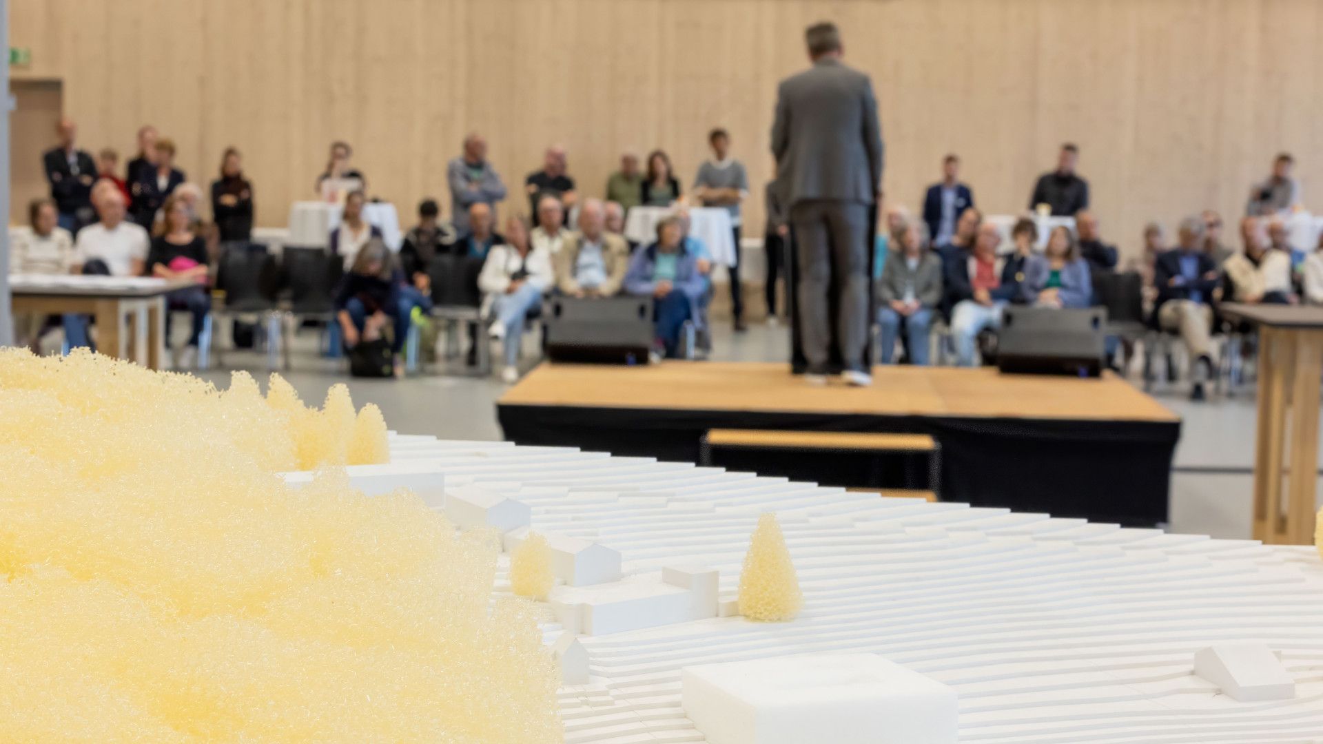 Infoforum des BASPO, der Gemeinde Leubringen/Magglingen und dem BBL für das geplante und angepasste Projekt Unterkunfts- und Ausbildungsgebäude.