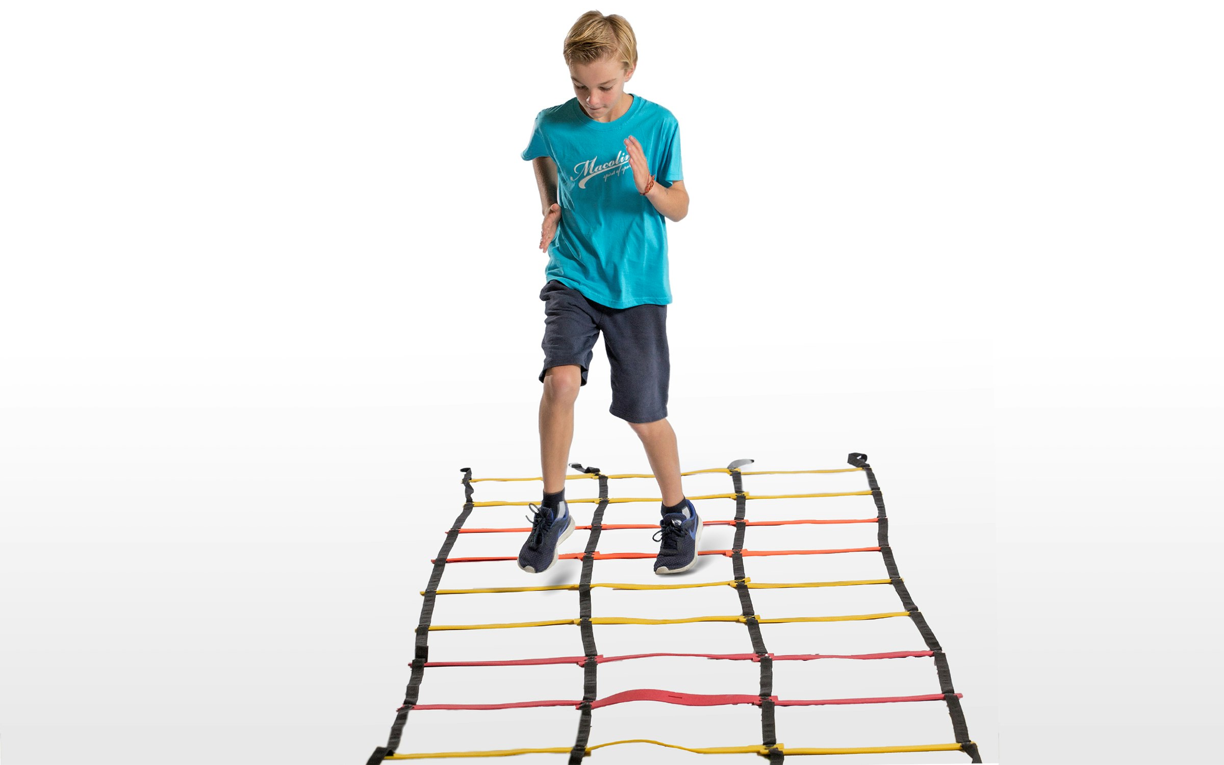 Familie Steinegger zeigt die Übungen des Magglinger Erlebnispfads vor. Die Fotos werden auf den Stehlen mit Beschreibungen aufgedruckt.
Foto: BASPO / Ueli Känzig