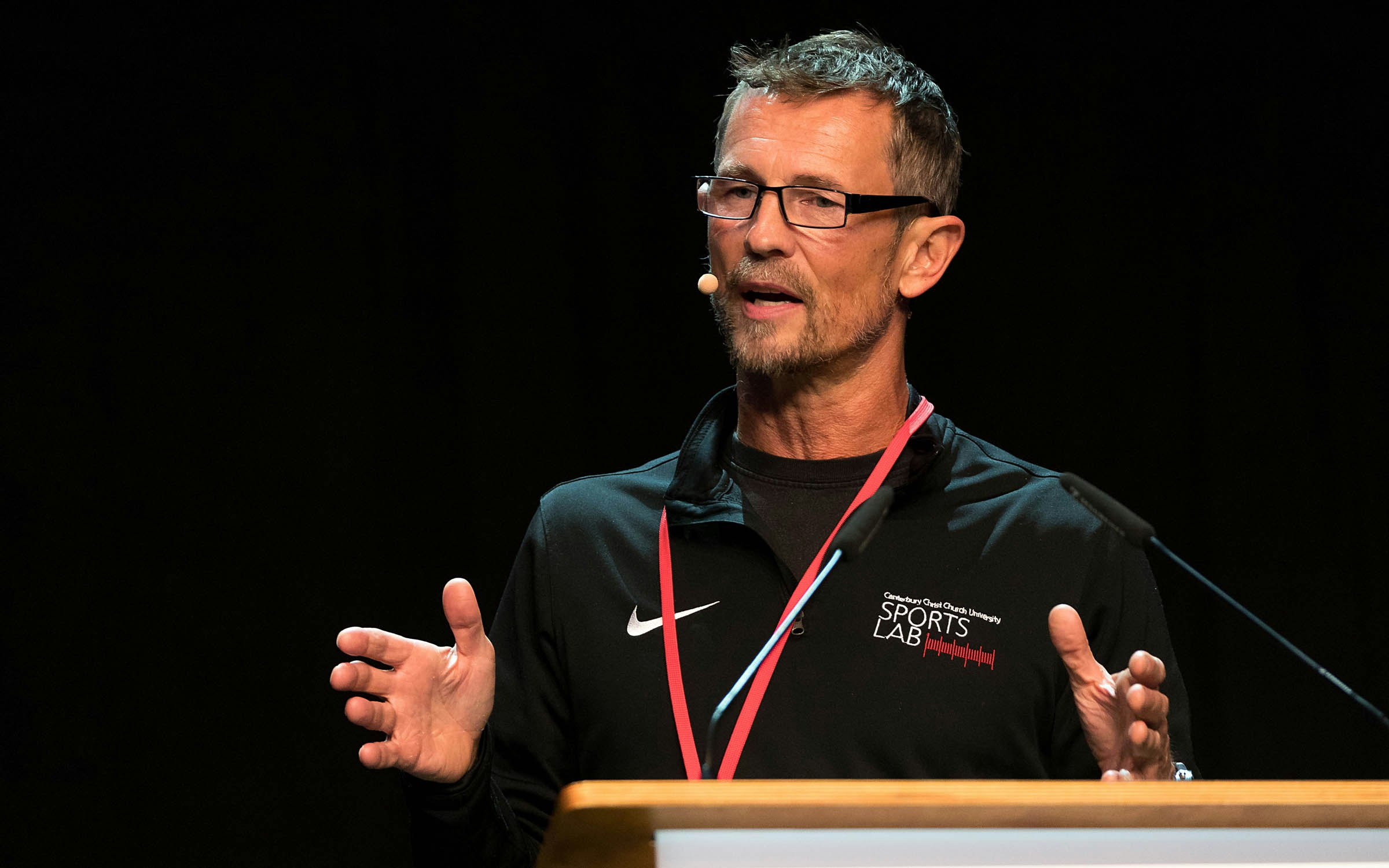 Trainerherbsttagung Magglingen 2017: Chris Beedie, Professor of Applied Sport & Exercise Science, Director of Research & Knowledge Exchange (Faculty of Social & Applied Sciences), Canterbury Christ Church University, spricht über das Thema "Evidenz in der Realität". Foto: BASPO / Ueli Känzig